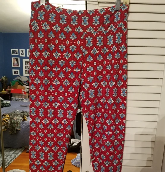Brand new red LuLaRoe leggings size tall and curvy - Picture 1 of 2